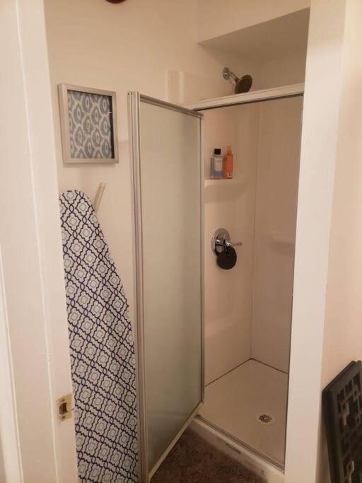 Entire 2-Bed Private Apt - Ewr/Nyc/Outlet Mall Newark Exterior photo